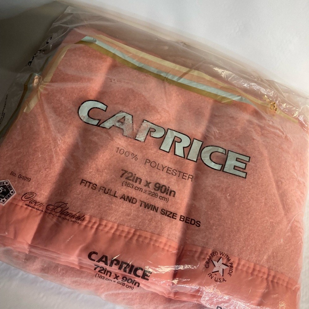 Vintage Caprice Blanket 72in x 90in Polyester Fits Full And Twin Pink New Throw